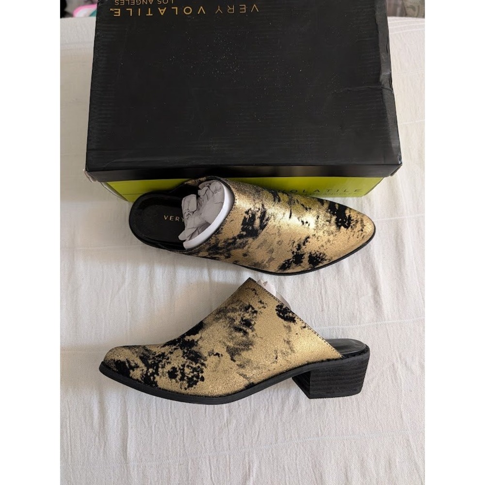 Very Volatile Moonstruck Leather Gold Black Pointed‎ Toe Mule Heel Size 7